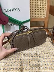 Bottega Veneta Intrecciato Concert Pouch Pinecone - 18.5x11.5x8.5cm - 4