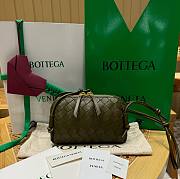 Bottega Veneta Intrecciato Concert Pouch Khaki - 18.5x11.5x8.5cm - 1