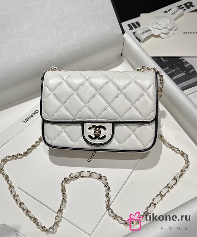 Chanel Mini Flap Bag Lambskin White Black - 19.5x13.5x7cm - 1