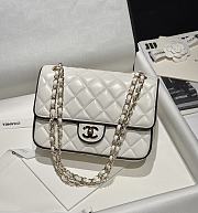 Chanel Flap Bag Lambskin White Black - 23.5x16.5x6.5cm - 1