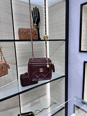 Chanel Small Vanity with Chain Shiny Calfskin Gold Tone Metal Burgundy - 11x8.5x7cm - 1