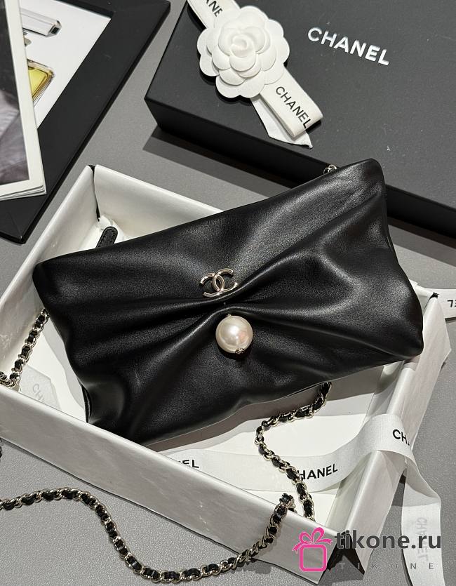 Chanel Clutch with Chain Shiny Lambskin Imitation Pearl & Gold-Tone Metal Black - 14x24x5cm - 1