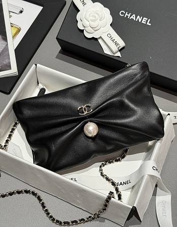 Chanel Clutch with Chain Shiny Lambskin Imitation Pearl & Gold-Tone Metal Black - 14x24x5cm