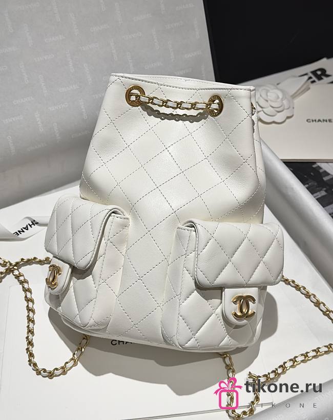 Chanel Backpack Shiny Lambskin Gold Tone Metal White - 24.5x18x8cm - 1