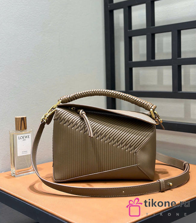 Loewe Small Puzzle Bag in Calfskin Tundra - 24x16.5x10.5cm - 1