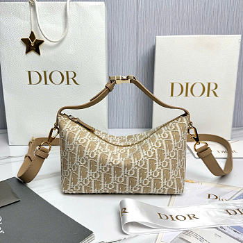 Medium DiorTravel Nomad Pouch Natural Dior Oblique Jacquard - 22x13x9.5cm