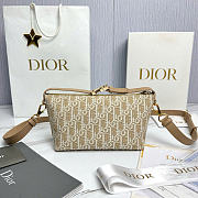 Medium DiorTravel Nomad Pouch Natural Dior Oblique Jacquard - 22x13x9.5cm - 2