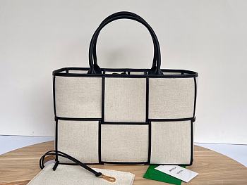 Bottega Veneta Arco Medium Leather-trimmed Canvas Tote Bag In Natural - 36.5x24x13cm