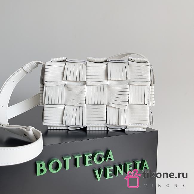 Bottega Veneta White Fringed Cassette Bag - 23x15x5.5cm - 1