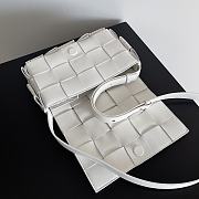 Bottega Veneta White Fringed Cassette Bag - 23x15x5.5cm - 3