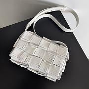 Bottega Veneta White Fringed Cassette Bag - 23x15x5.5cm - 2