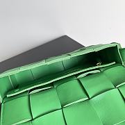 Bottega Veneta Green Fringed Cassette Bag - 23x15x5.5cm - 3