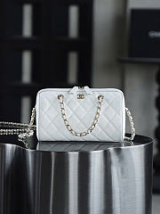 Chanel Classic Clutch With Chain Shiny Grained Calfskin Gold Tone Metal White - 18.5x11.5x11cm - 5
