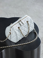 Chanel Classic Clutch With Chain Shiny Grained Calfskin Gold Tone Metal White - 18.5x11.5x11cm - 3