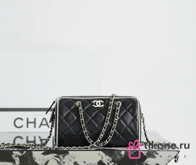 Chanel Clutch with Chain Lambskin Gold Tone Metal Black White - 18.5x11.5x11cm - 1