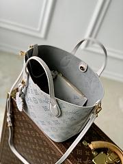 LV Blossom PM Mahina Leather Brume Gray M12088 - 20x20x12.5cm - 3