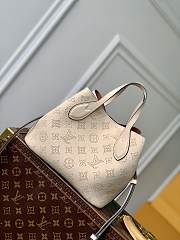 LV Blossom PM Mahina Leather Creme Beige M21909 - 20x20x12.5cm - 3