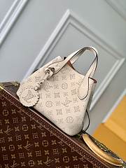 LV Blossom PM Mahina Leather Creme Beige M21909 - 20x20x12.5cm - 5