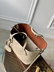 LV Blossom PM Mahina Leather Creme Beige M21909 - 20x20x12.5cm - 6
