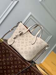LV Blossom PM Mahina Leather Creme Beige M21909 - 20x20x12.5cm - 1