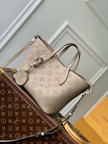 LV Blossom PM Mahina Leather Galet Beige M21849 - 20x20x12.5cm
