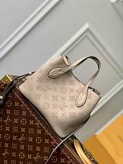LV Blossom PM Mahina Leather Galet Beige M21849 - 20x20x12.5cm - 4