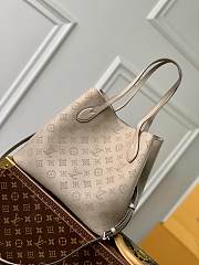 LV Blossom MM Mahina Galet Beige M21852 - 30x27.5x16cm - 3