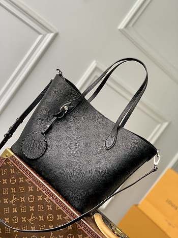 LV Blossom MM Mahina Black M21851 - 30x27.5x16cm