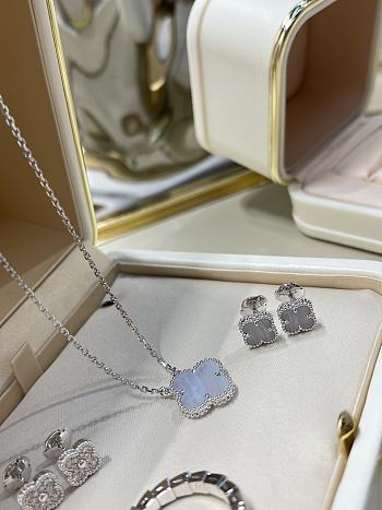 VCA Vintage Alhambra Pendant 18K White Gold Purple