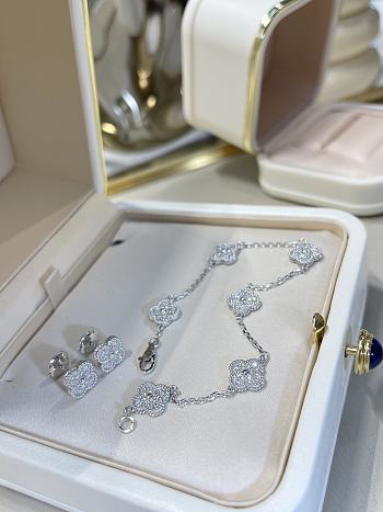 VCA Sweet Alhambra Bracelet 6 Motifs 18K White Gold Diamond