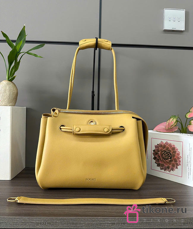 Loewe Medium Madrid Bag in Supple Calfskin Mellow - 28.5x23x11cm - 1