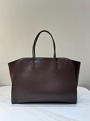 The Row Marlo 17 Bag in Leather Coffee - 43x30.5x16cm - 5