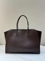 The Row Marlo 17 Bag in Leather Coffee - 43x30.5x16cm - 2