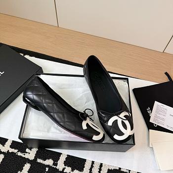 Chanel Quilted Leather CC Logo White Ballerinas Black 
