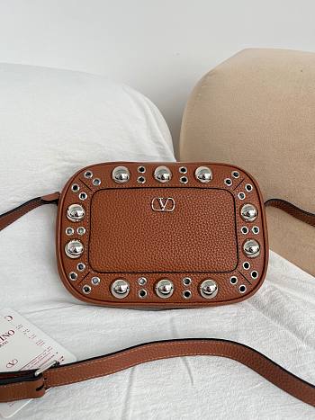 Valentino Garavani Nellcote Grained Calfskin Shoulder Bag Brown - 23x16x6cm