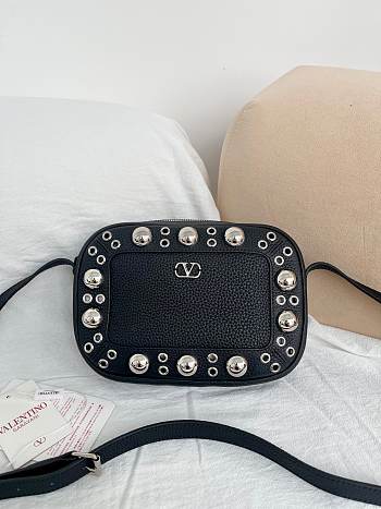 Valentino Garavani Nellcote Grained Calfskin Shoulder Bag Black - 23x16x6cm