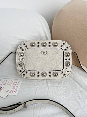 Valentino Garavani Nellcote Grained Calfskin Shoulder Bag White - 23x16x6cm