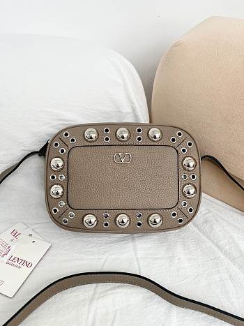 Valentino Garavani Nellcote Grained Calfskin Shoulder Bag Gray Elephent - 23x16x6cm
