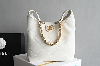 Chanel Hobo Bag Shiny Lambskin Gold Tone Metal White - 27x23x2cm