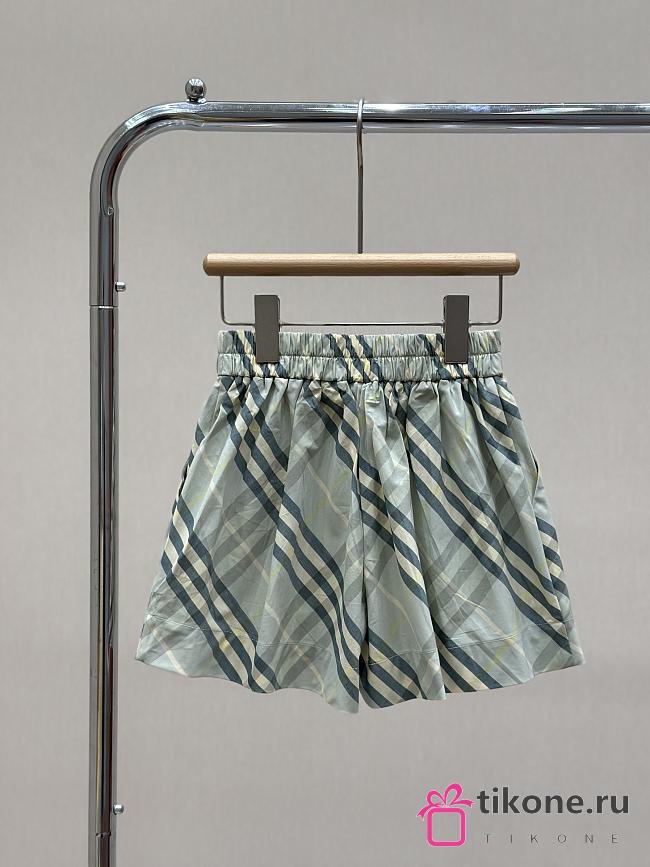 Burberry Kids Check Cotton Shorts in Green - 1