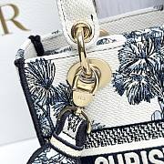 Dioriviera Medium Lady D-Lite Bag White and Blue Toile de Jouy Palms Embroidery - 24x20x11cm - 5