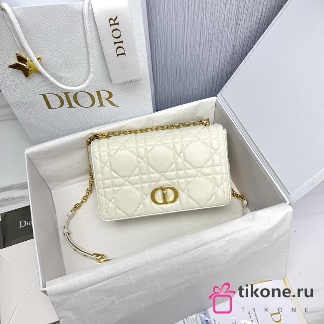 Medium Soft Dior Caro Bag White Macrocannage Lambskin - 25x16x9cm - 1