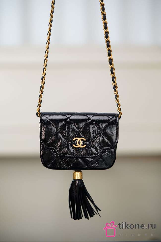 Chanel Chain Clutch Patent Lambskin & Gold-Tone Metal Black - 11x8.5x3.5cm - 1
