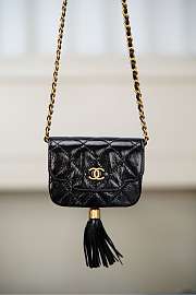 Chanel Chain Clutch Patent Lambskin & Gold-Tone Metal Black - 11x8.5x3.5cm - 1