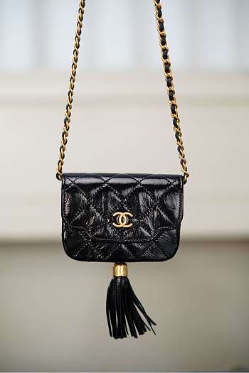 Chanel Chain Clutch Patent Lambskin & Gold-Tone Metal Black - 11x8.5x3.5cm