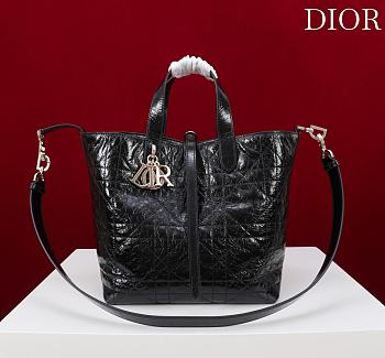 Medium Dior Toujours Vertical Tote Bag Black Macrocannage Crinkled Calfskin - 23x24x16cm