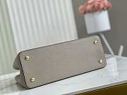 LV Capucines MM Cuir Taurillon Galet Gray M42253 - 31.5x20x11cm - 5