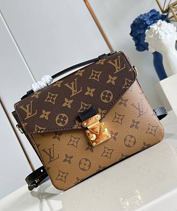 LV Pochette Metis Backpack M11941 - 20x17x7cm
