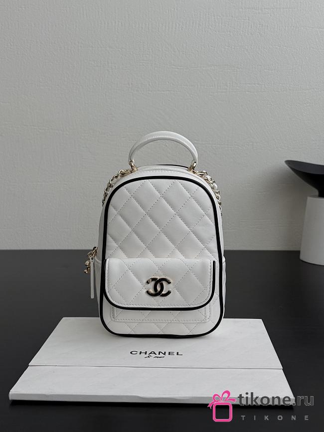 Chanel Mini Backpack Lambskin White & Black - 18x13x9cm - 1