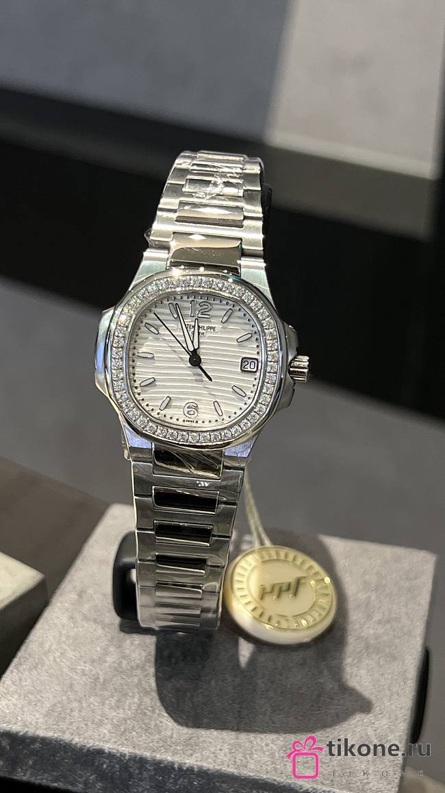 Patek Philippe Nautilus Silver 35.2mm 7118/1200R-001  - 1